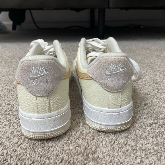 Nike Air Shoes - Picture 4 of 5